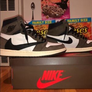 Jordan 1 Travis Scott
